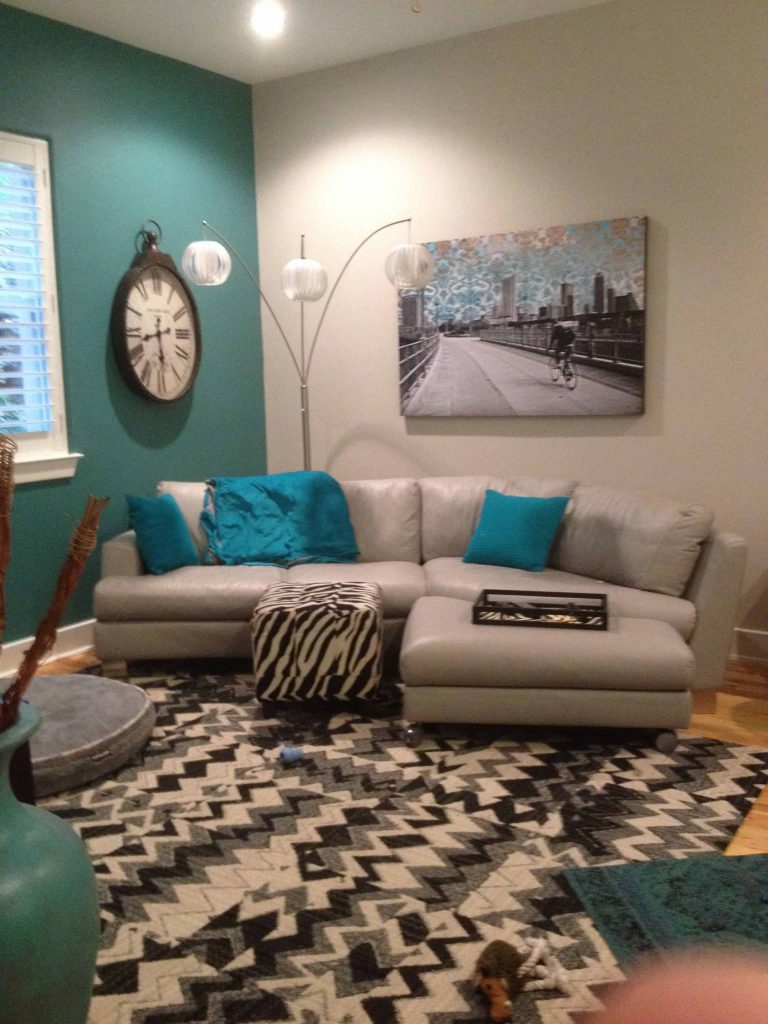 Turquoise color for parlor room